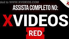 Negra gostosa mostra peitos deixando pau duro