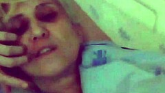 estou esperando o meu medico de madrugada com a buceta bem molhada full on red