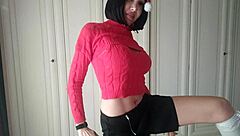 Chantal Channel's seductive twerking under the christmas tree