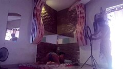 Atendendo a uma vídeo chamada em casal cliente amou flakael