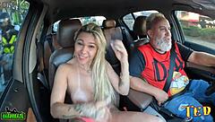 a mineira monique lopes aprontando nas ruas de são paulo