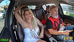 a mineira monique lopes aprontando nas ruas de são paulo