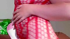 curvy girl fingers her hairy beaver to orgasm