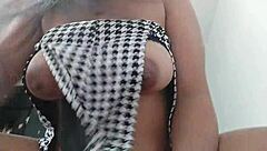 I passionately suck my lover's huge cock, leaving it dripping wet with saliva while feeling intense pleasure.