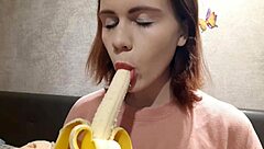 娇小妹子69式猛吸鸡巴口爆射精