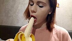 娇小妹子69式猛吸鸡巴口爆射精