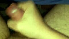 branlette avec éjaculation orgasmique en solo masturbation