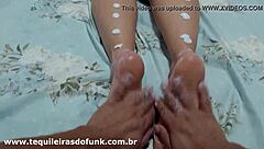 D�bora Fantine gives relaxing massage