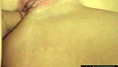 金发美女安吉莉卡·格雷斯渴望后入式深肛抽插