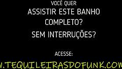 debora fantine shaving in the bath