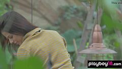 性感苏菲脱衣用多汁橙子挑逗