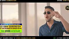 Latina and blonde fingering on knees