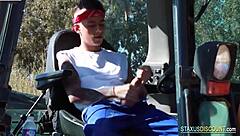 I, the twink, give blowjob before bareback sexs with anotha twink outside