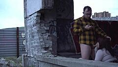 Teen gives blowjob outdoor, guy cums while peeping!