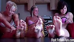 Worship feet and get rewarded with jerk off instructions.