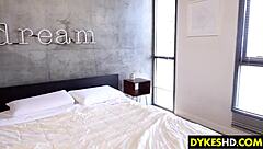 Needy dyke takes cunt