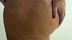 I-I can't believe Soraya's showing her fantastic round ass, it's so sexy and curvy!