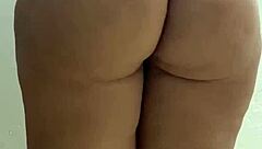 I-I can't believe Soraya's showing her fantastic round ass, it's so sexy and curvy!