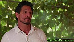 少女按摩师纳鲁按摩被群干小穴满精