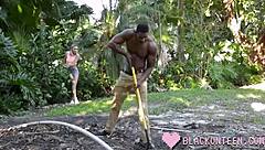 Chloe Temple被爸爸巨大大学好友Jax Slayher猛干