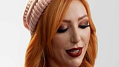 Lauren Phillips shows how she orgasms.