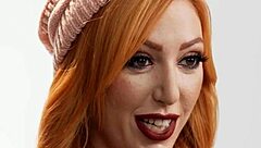 Lauren Phillips shows how she orgasms.