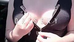 ninfeta se masturbando enquanto anda de carro dri sexy