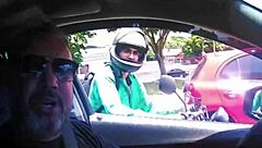 mulata carioca thais gomes apronta e chupa os peitos de uma mulher na rua durante a carona