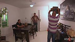 Elisa Sanches explains each tattoo's meaning backstage, naked with Sandro Lima and Binho Ted.