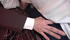 可爱亚洲少女和叔叔偷情激烈做爱！