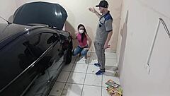 funcionario safado conserta carro da gostosa na oficina