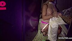 3 fremde typen abgesamt im sex-kino auf der reeperbahn