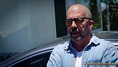 Amateur teen gets morning anal from daddy on father's day