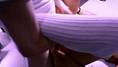 la atracci�n entre el estudiante y la madre de su amiga era un secreto que solo el apartamento guardaba