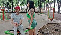 Seduzco a mi vecino en el parque y le doy dinero para que me folle el coño bien rico creampie in mouth historia completa