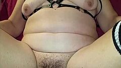 Wife enjoys assfucking with huge plug in cunt