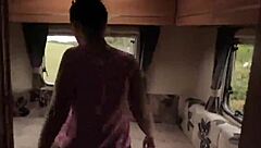 邪恶宝贝吞下精液 在颜射后