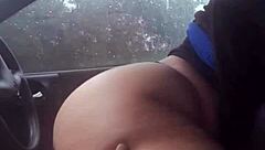 Saimos pra dar uma volta de carro e nao resisti acabei mamando o pau dele no caminho e depois sentando gostoso no pau