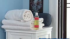 按摩可爱高跟鞋的同时她急切吸吮