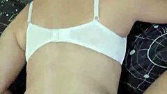 me chama de putinha e fode a minha bucetinha gemendo alto pedindo rola