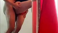 Mi novia de 18 años no puede resistirse a chuparme la polla y tragar leche-milkym