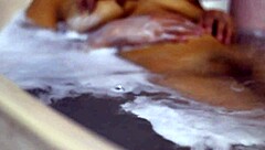 La Estudiante Besa Apasionadamente A Su Novio En El Apartamento Dejando En Claro Que La Noche Estará Llena De Intensidad Y Conexión