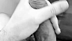 Novinho says, i'm cumming so good as a cute twink