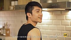 我的纯真年轻18+亚洲男友在火辣ModelMedia视频里