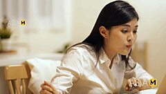 我的纯真年轻18+亚洲男友在火辣ModelMedia视频里