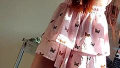 偷窥继妹变成热辣抚摸