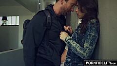 色情忠实蕾莉·里德激烈内射