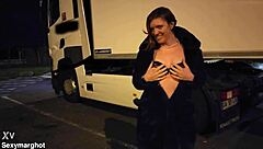 je drague et baise avec un routier sur un parking au bord dune autoroute