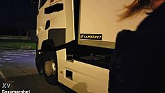 je drague et baise avec un routier sur un parking au bord dune autoroute