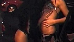 eu e minha amiga fodendo no meio da rua com um desconhecido.